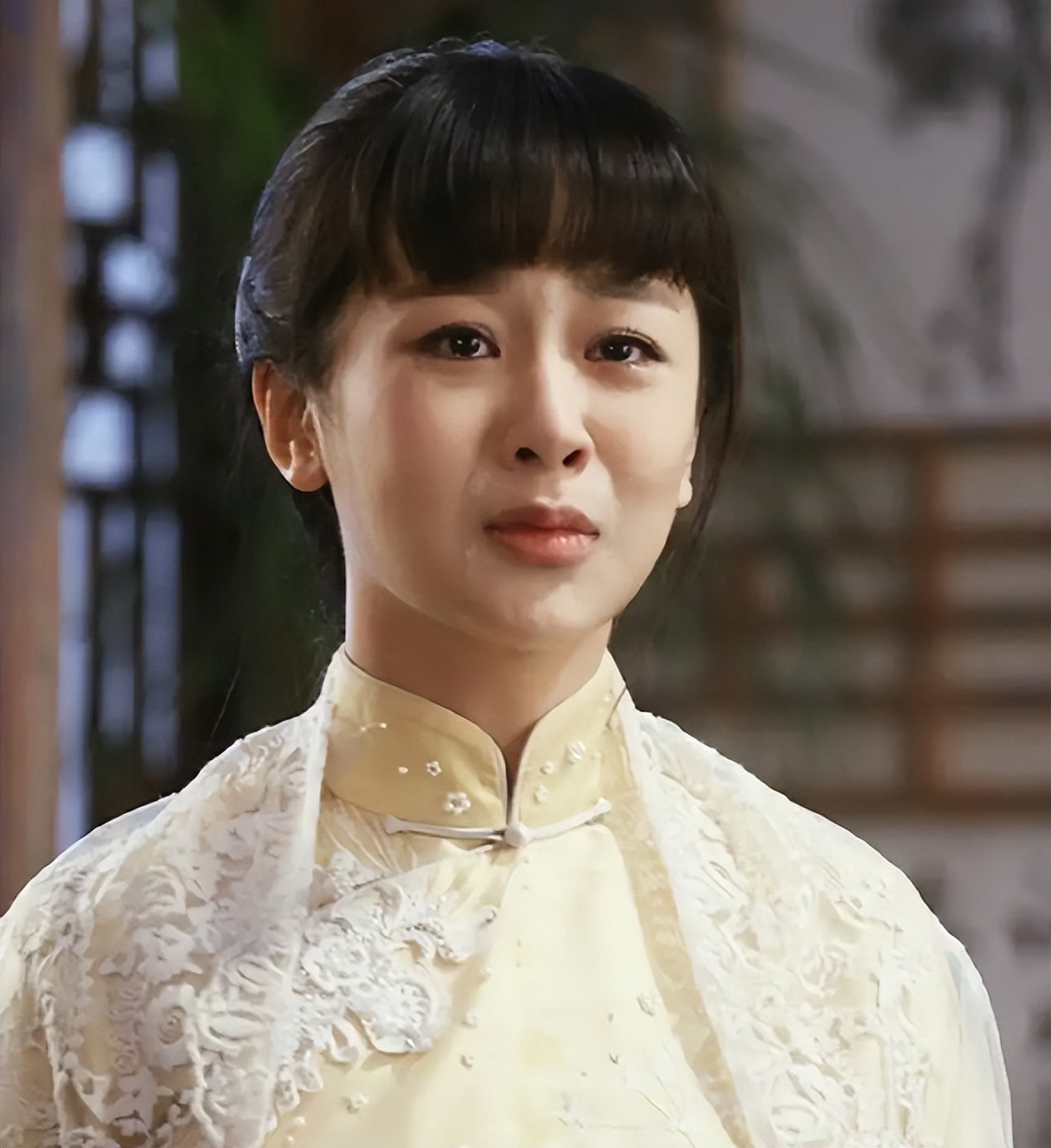 刘嘉玲关晓彤同框,穿旗袍大秀窈窕好身材