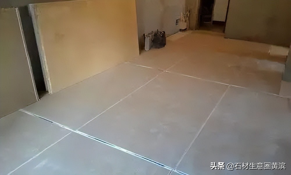 防止石材地面空鼓应采取哪些措施,大楼外墙下地面洒水石材空鼓塌陷