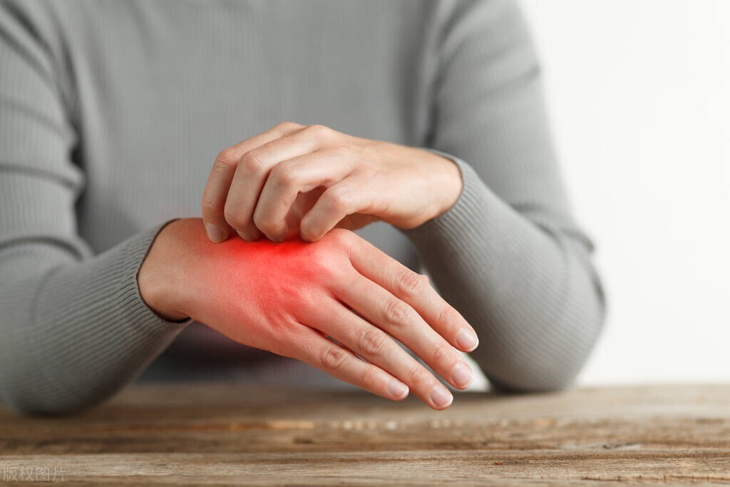 得艾滋病身体会持续出现什么症状,艾滋病的初期症状和身体皮肤反应