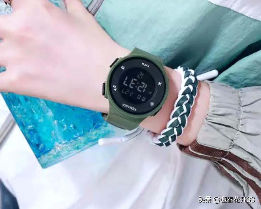 瘦弱老公去当搬运工，只为给我买生日礼物。手表里的玫瑰只有我懂