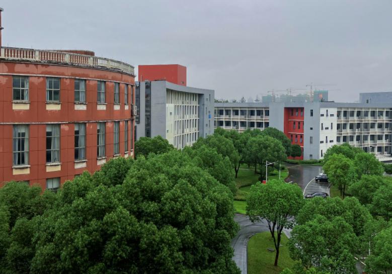 很有背景就业比211还好的四所大学,15所招不满的985大学压线就能过