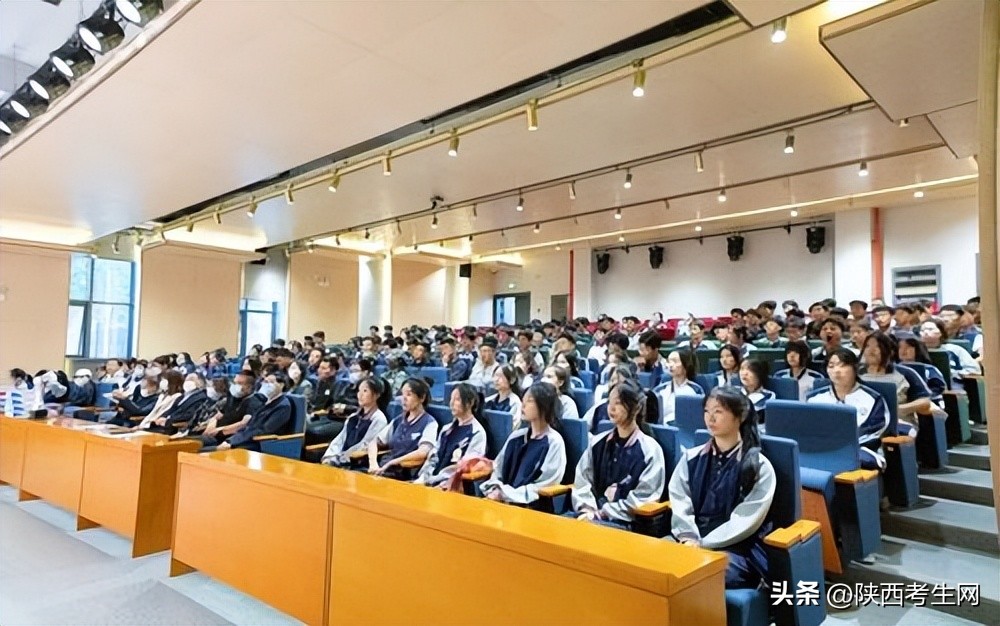 西安现代职业高中举办2022年度五四表彰大会暨文体活动表彰大会