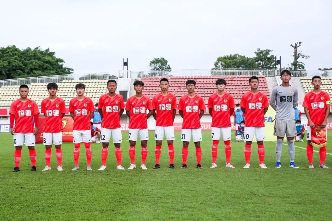 足球少年逐梦百年,足球少年征战绿茵