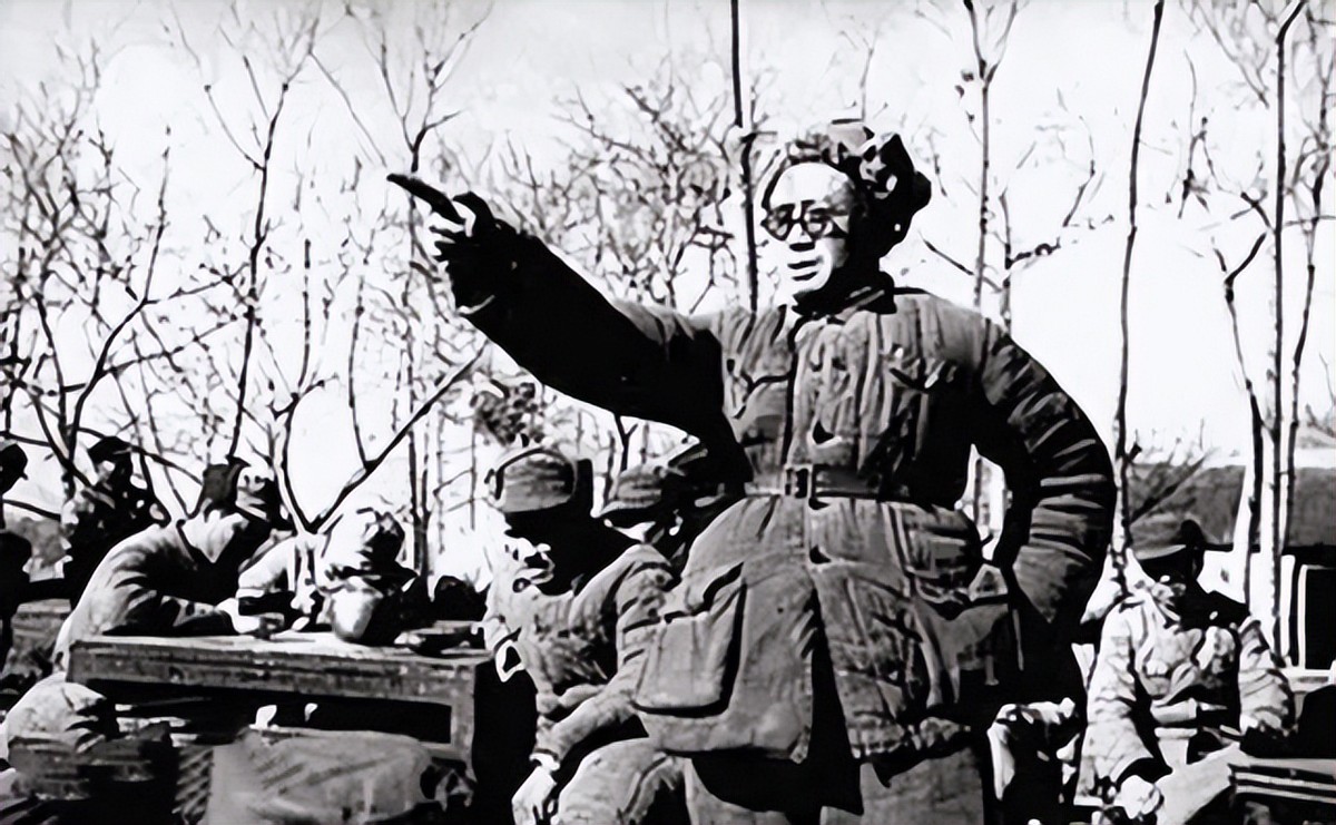 2002年万里到深圳莲花山，望见*小平邓**雕像，寒风中深深鞠了三个躬