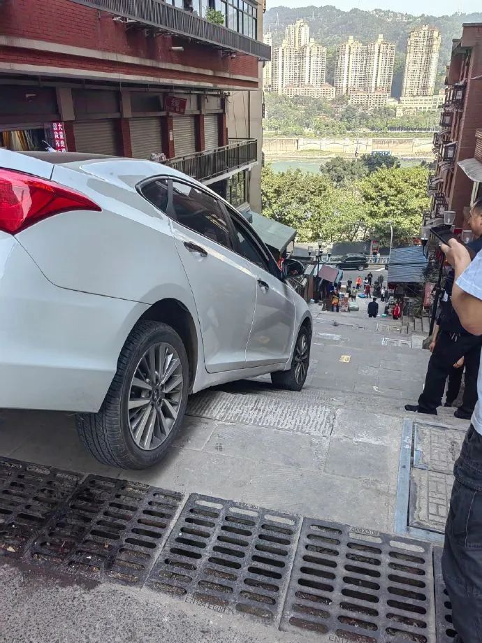 关于重庆的搞笑图,表示不敢相信的搞笑图片