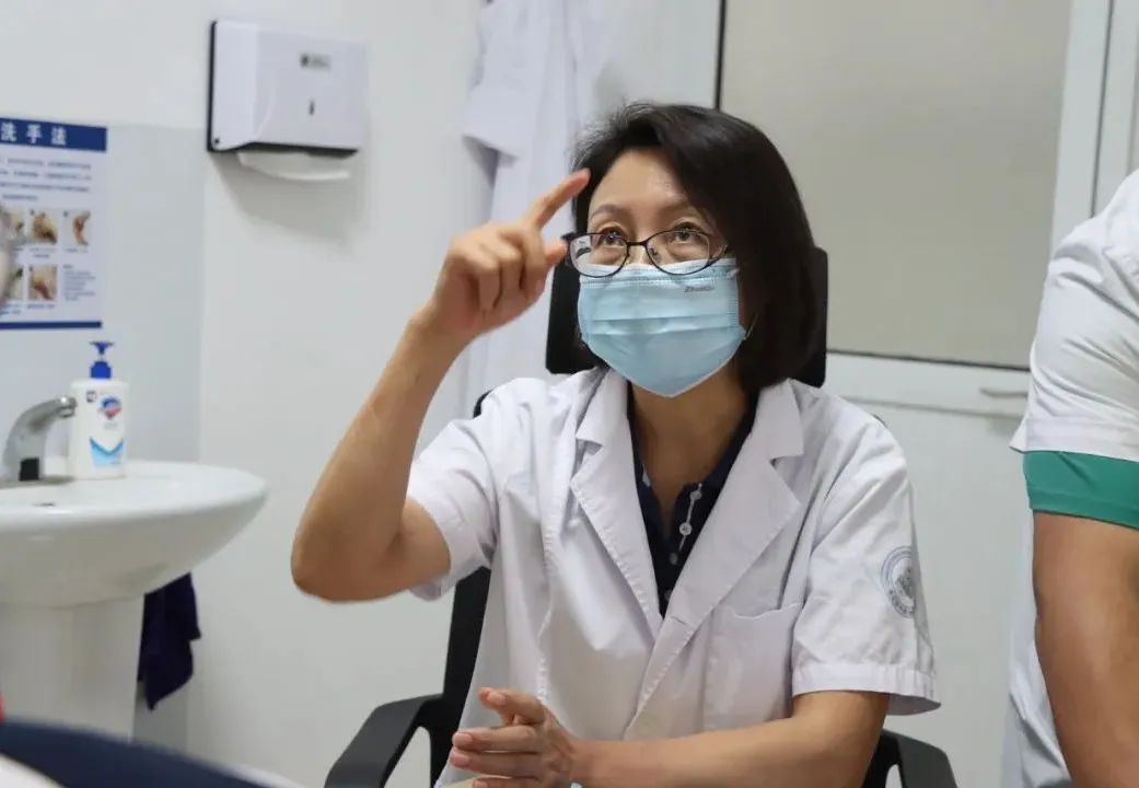 坤桐快讯|走进专家坐诊现场，亲身感受名医力量