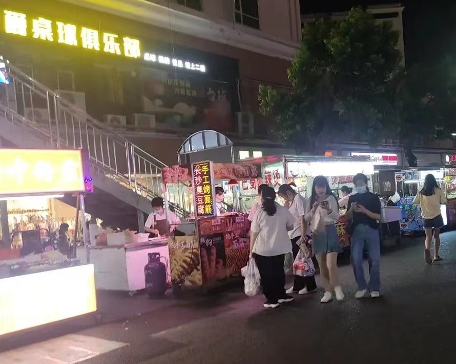 我,90后,初中生,日本务工三年,带回72万,被小6岁大学生表白