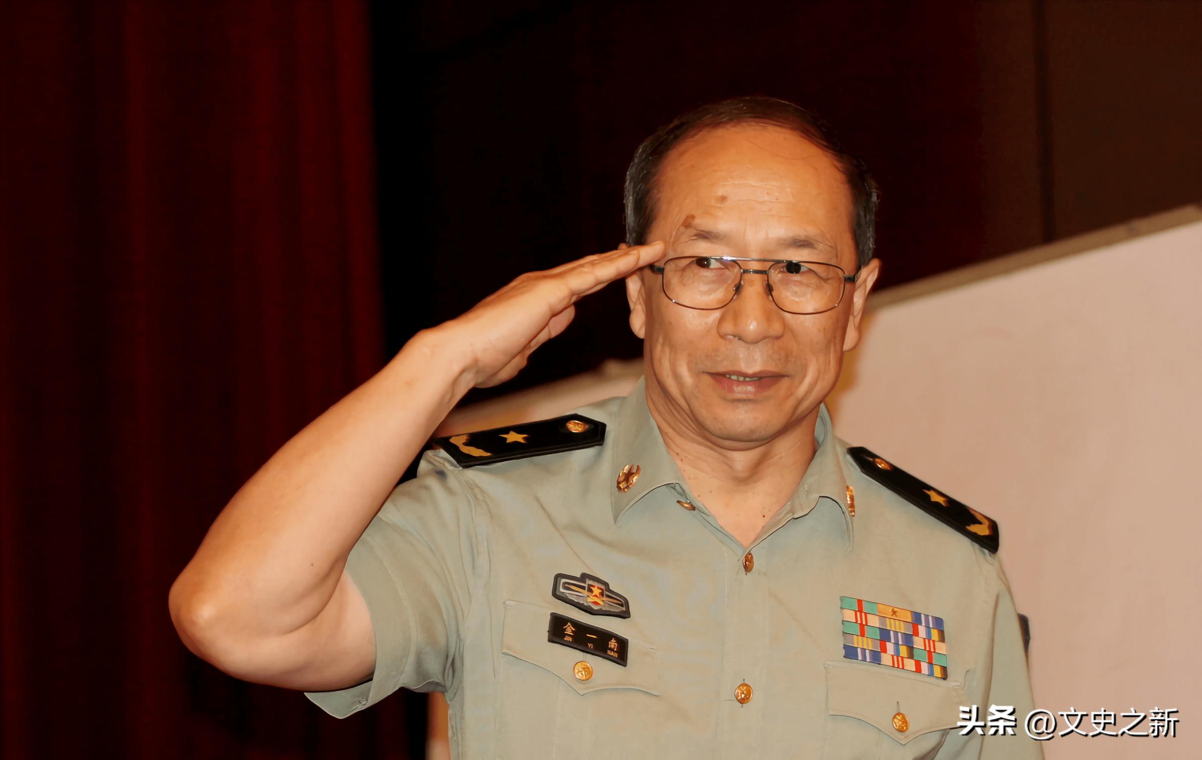 2000年，一位中国军官在英国受刁难，他引用毛主席的话霸气回击