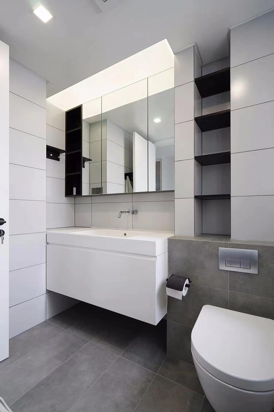 公共厕所蹲式马桶,传统蹲便和壁挂马桶