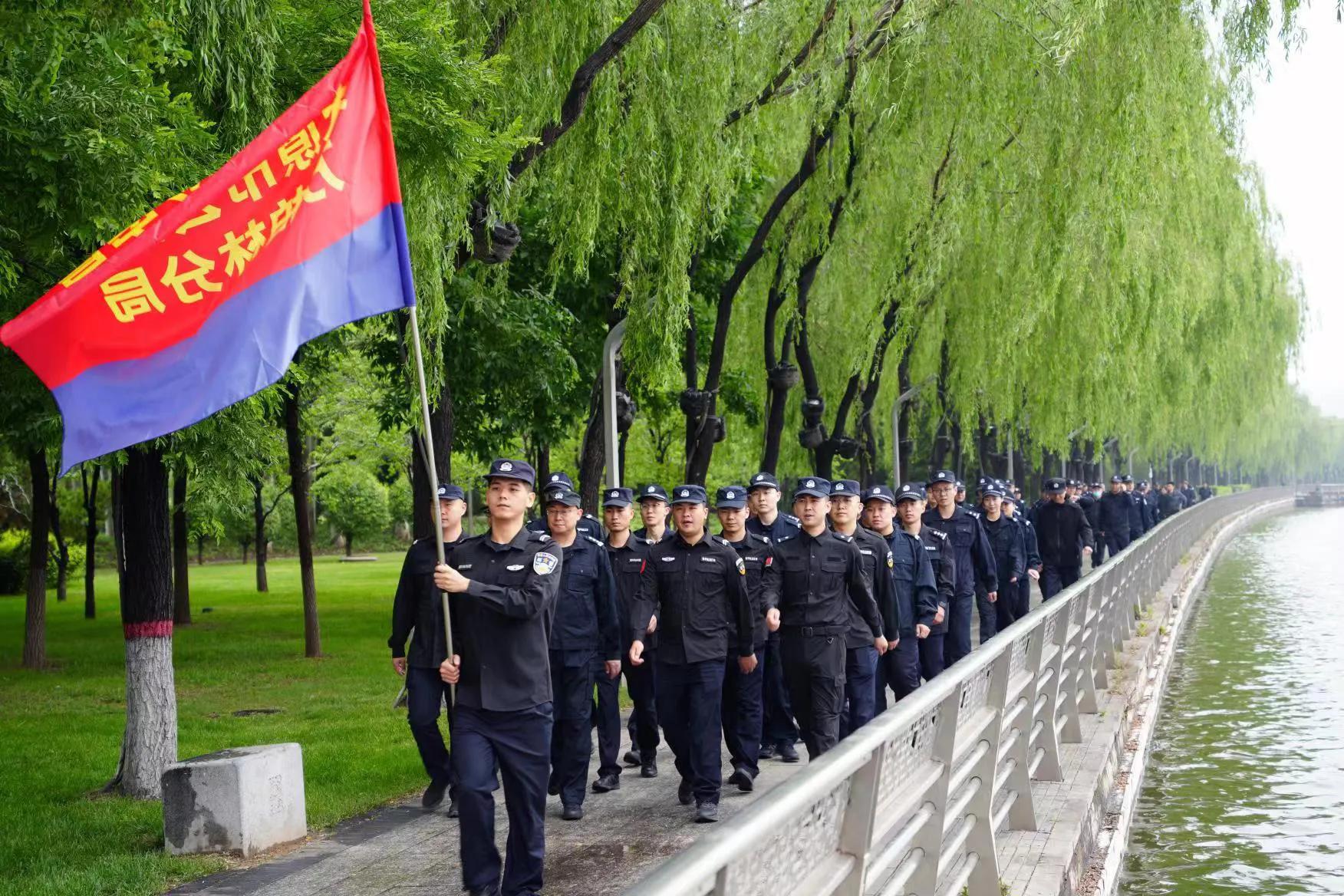 太原市公安局首届警察运动会开幕式暨“千警万米”健步走活动举行