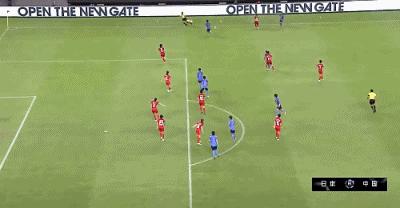 中国女足被日本队压着打!8号为何总把球踢出界?王炸首发也不灵