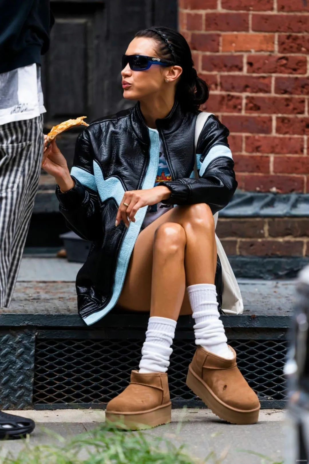 抢断货！这双丑鞋火成热门单品？！网友：又是看不懂的时尚…