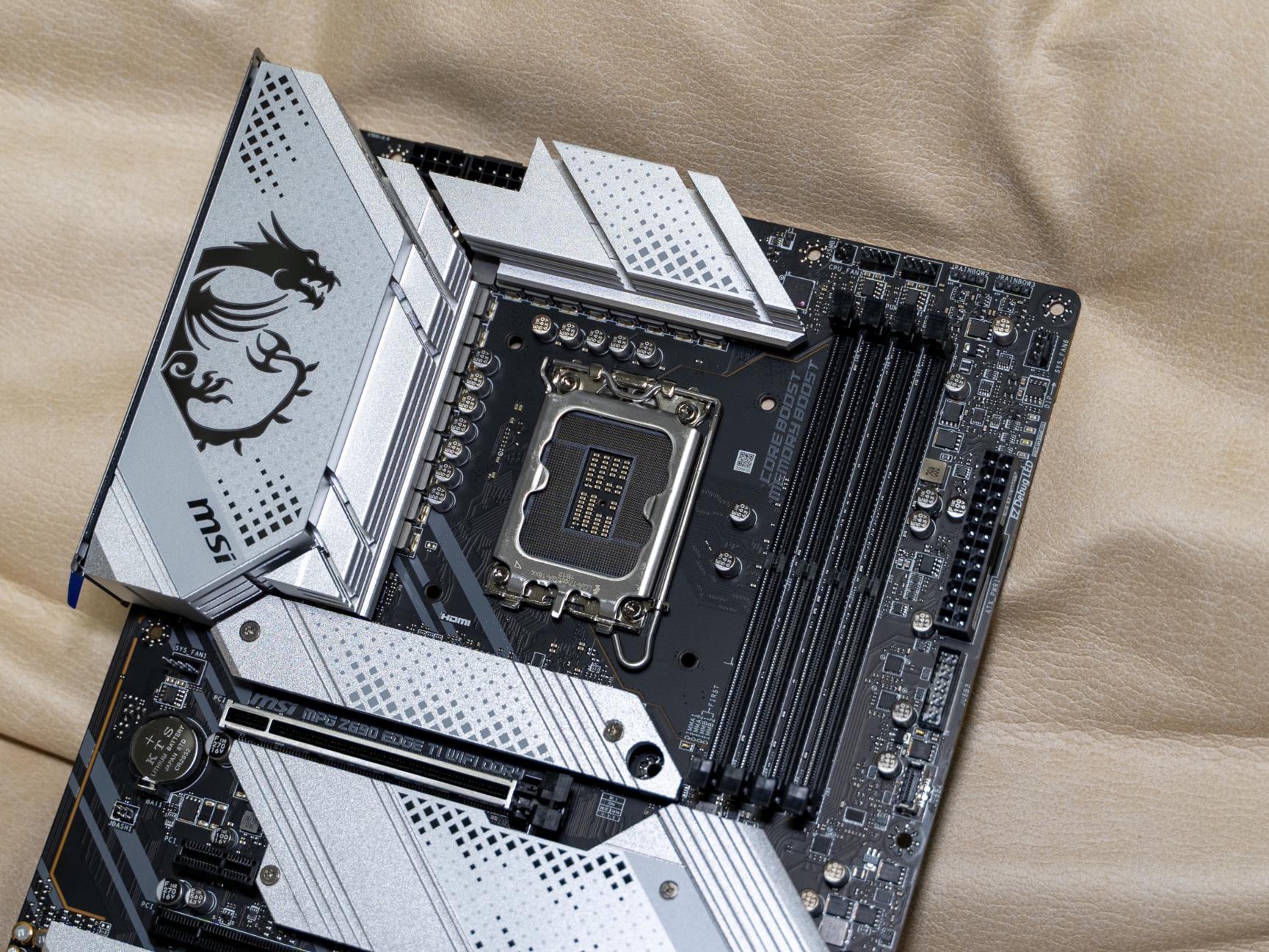 微星z690刀锋钛开箱测评,微星z690edgeti主板接口介绍