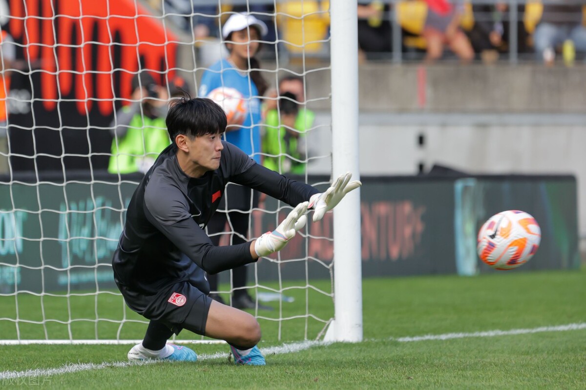 中国男足首发11人合影,中国男足首发11人名单