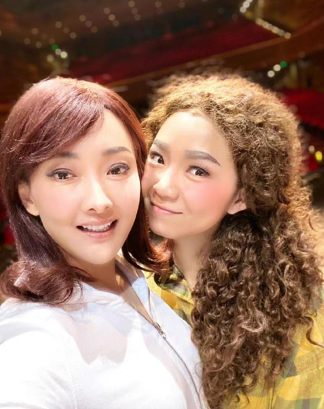 鐗涜帀鍜岀帇鑹宠皝婕備寒,鐗涜帀鐜嬭壋瀵规瘮鐩哥墖