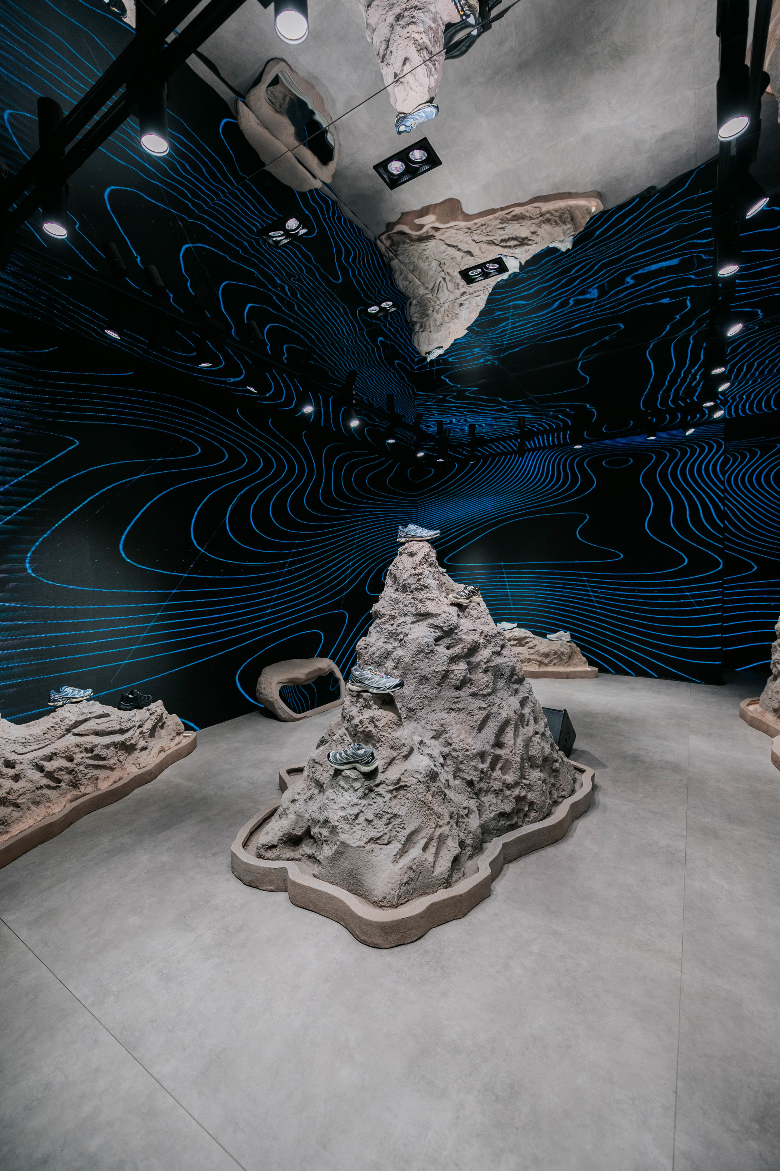 SalomonXT-6十周年限定店「风尚千蓝」登陆杭州湖滨银泰in77