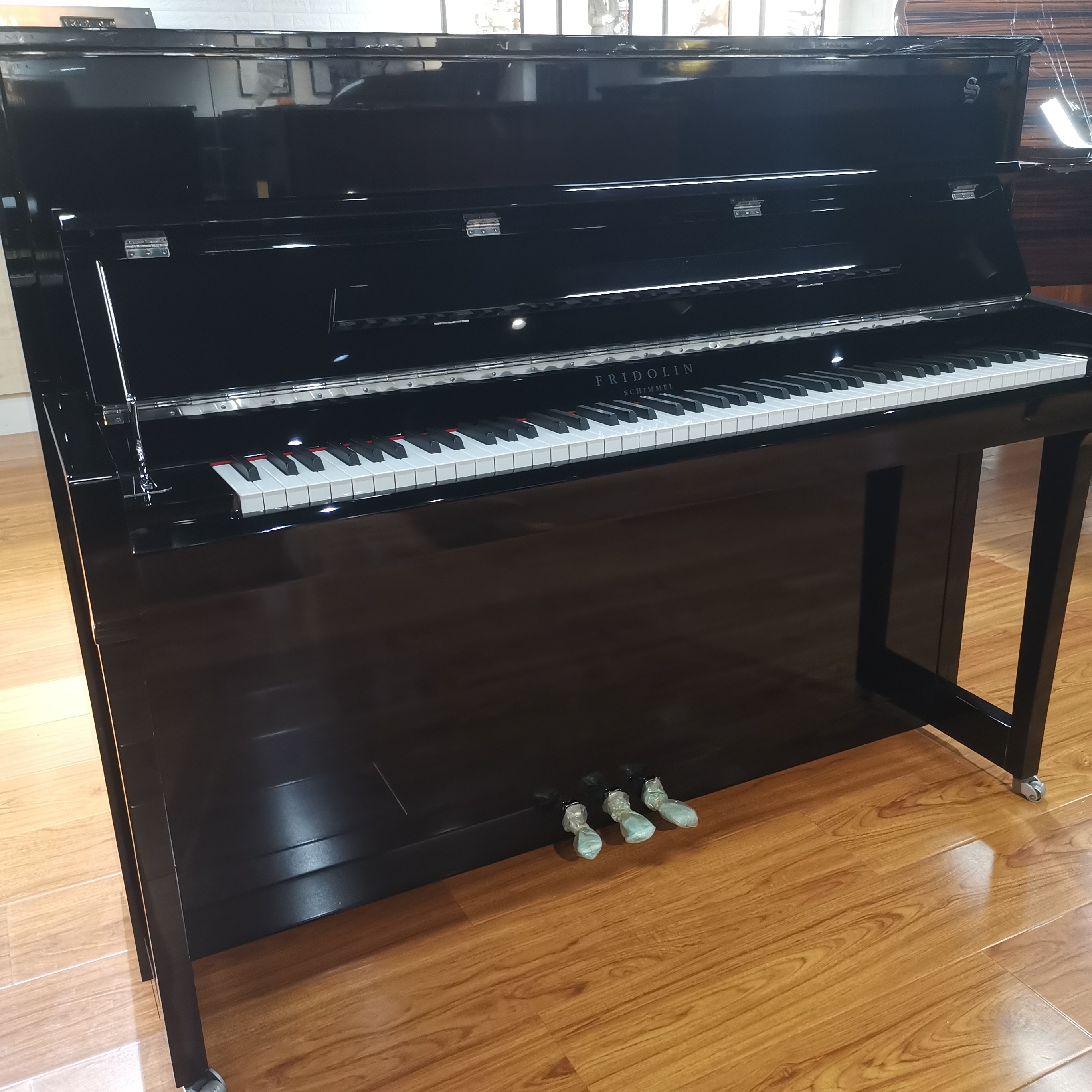 琴行的样品琴6年了能买吗,琴行样品琴