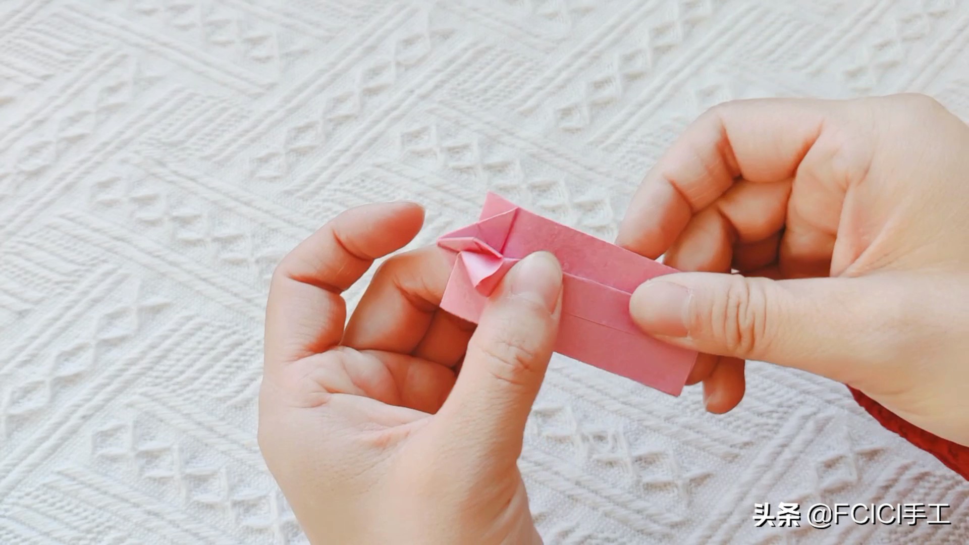 蝴蝶折纸戒指网红款,蝴蝶戒指折纸超简单教程