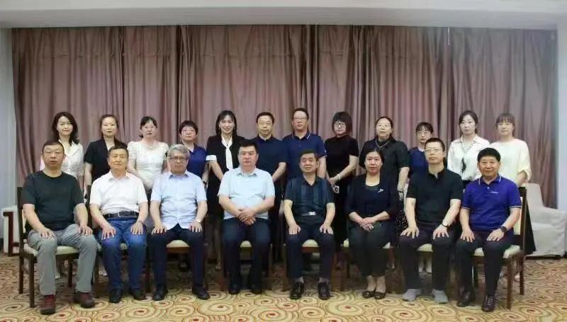 吉林省新文科（商科类）“长白山大讲堂”在长*光春**华学院举行