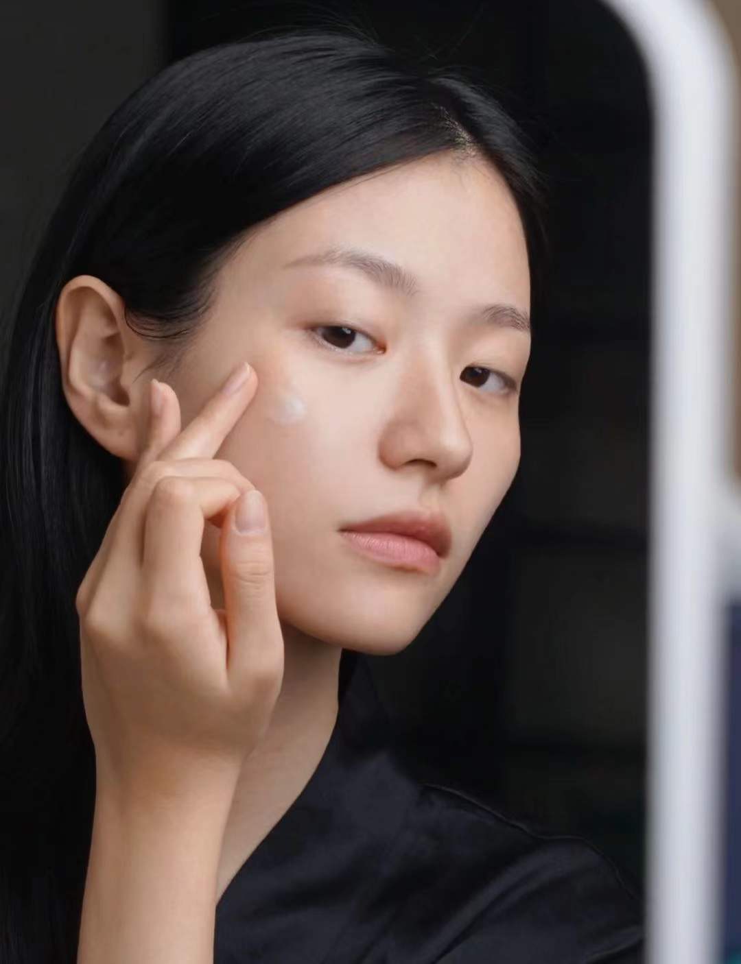 年轻的女孩子用哪一款面霜更好,40岁女人好用面霜有哪些