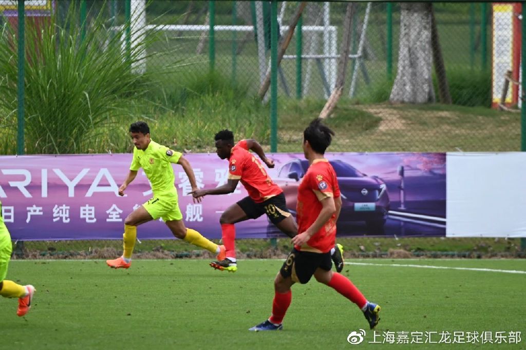 李鑫射门中柱，杨超表现出色，上海嘉定汇龙0-2负于四川九牛