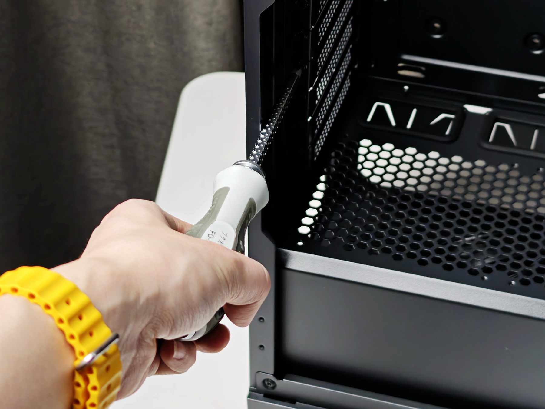 扎实稳健，低调奢华，轻松装下RTX4090-安钛克P20CE机箱设计解析