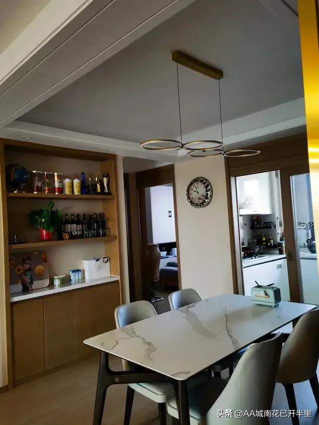 老公先斩后奏花2000多买了这丑不拉几的桌子，我真的好想扔了……