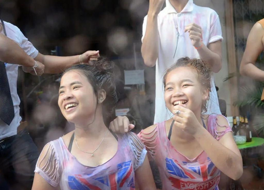 老挝泼水节真的好玩,老挝泼水节有多厉害