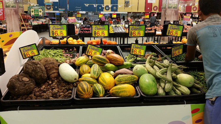 跟我一起去逛逛多哈的超市，想不到最贵的竟然是我们常吃的猪肉