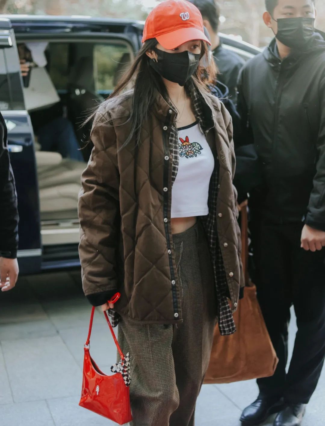 唐嫣在机场时背的焦糖色包,唐嫣曾经用过哪些包包