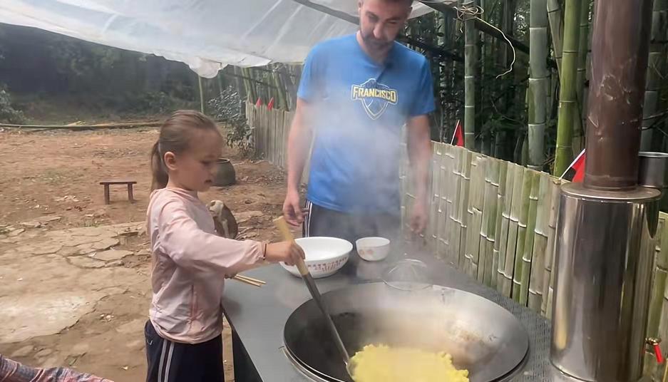 土耳其小伙中国女孩结婚,土耳其小伙娶比自己大的媳妇