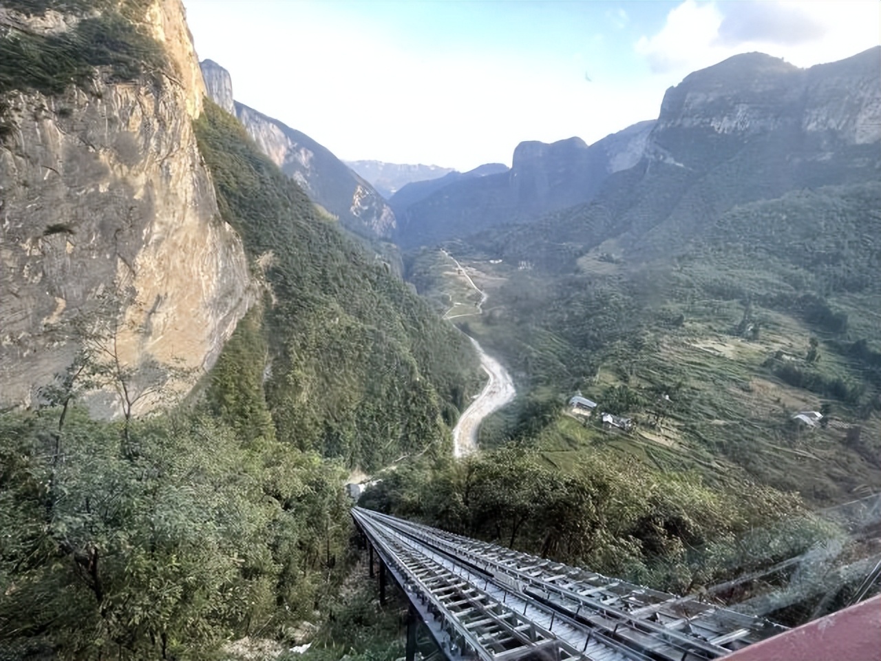 西安到恩施自驾沿途哪些旅游景点,恩施哪个景点不用爬山的路线好走