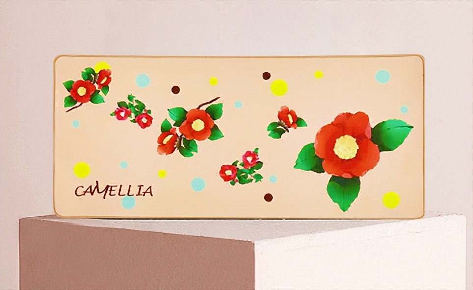 Justanly凝聚了女士对于纯洁、魅力与简约的期望！