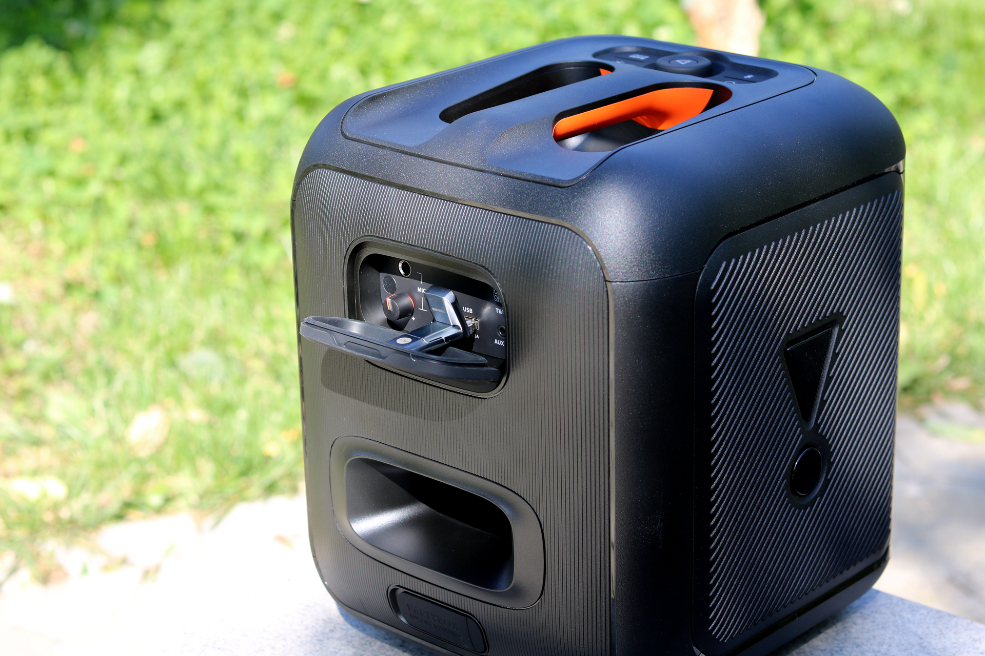 JBLPARTYBOX户外音响,jblpartybox蓝牙音箱怎么样