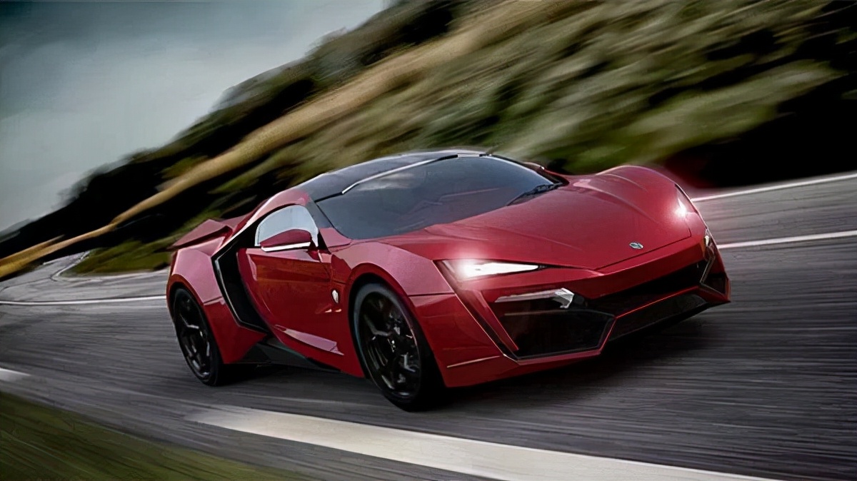 跑车飞跃迪拜大楼,迪拜两座高楼之间的跑车