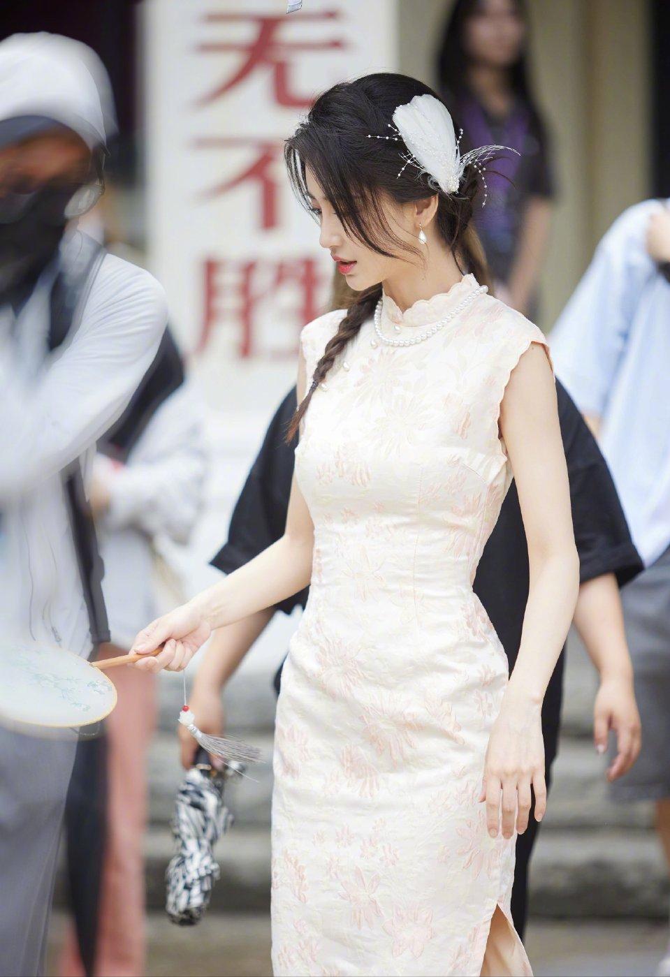 angelababy瘦的让人心疼,angelababy王牌对王牌旗袍片段