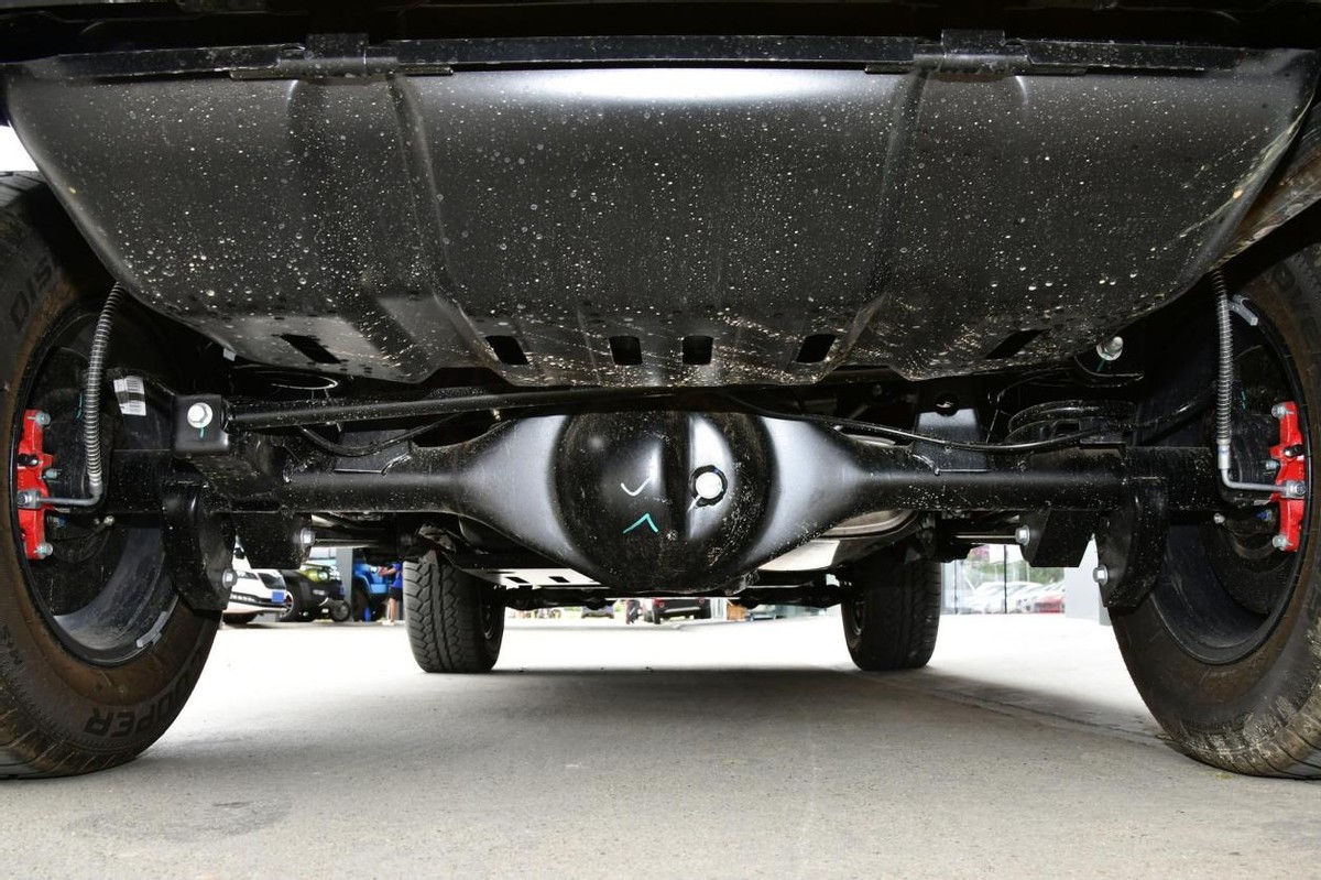 哪一款北京bj40值得入手,最新款北京bj40中配和顶配区别