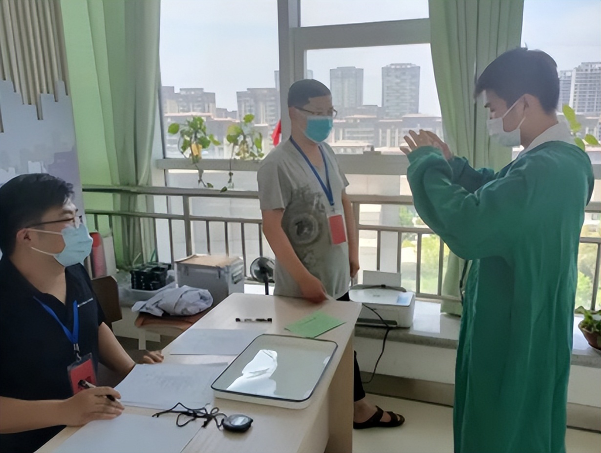 医学生考试把自己扎偏瘫原视频,医学生考试把自己扎瘫痪