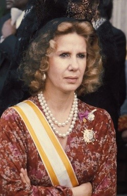 西班牙女公爵第三任丈夫,西班牙女公爵电影完整版