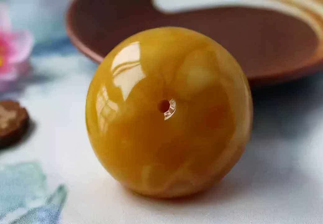 好的蜜蜡有什么特征,蜜蜡越黄越好还是越透明越好