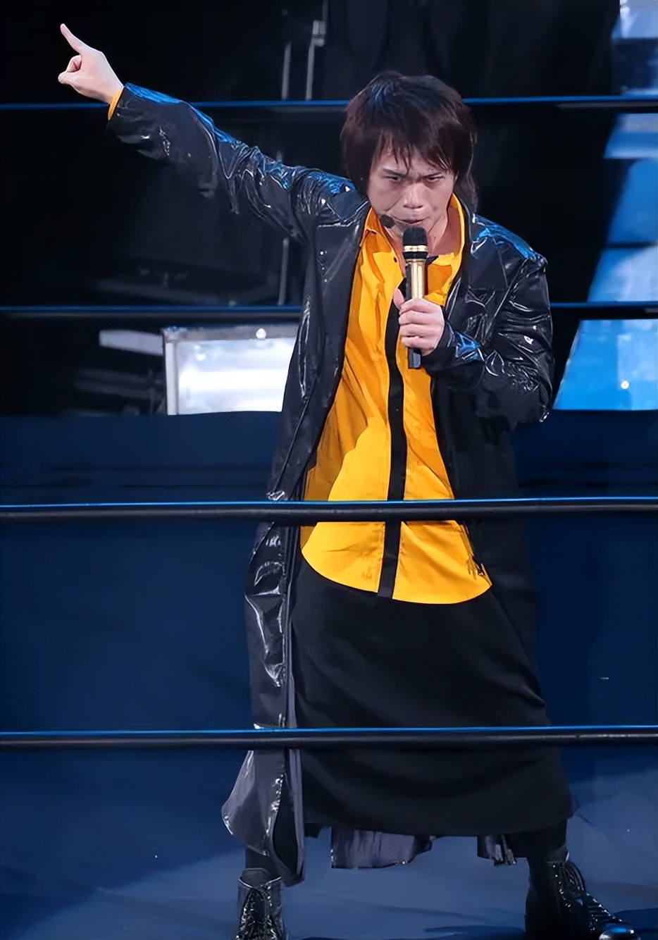 伍佰神级演唱会大合集,伍佰为什么被称为摇滚皇帝