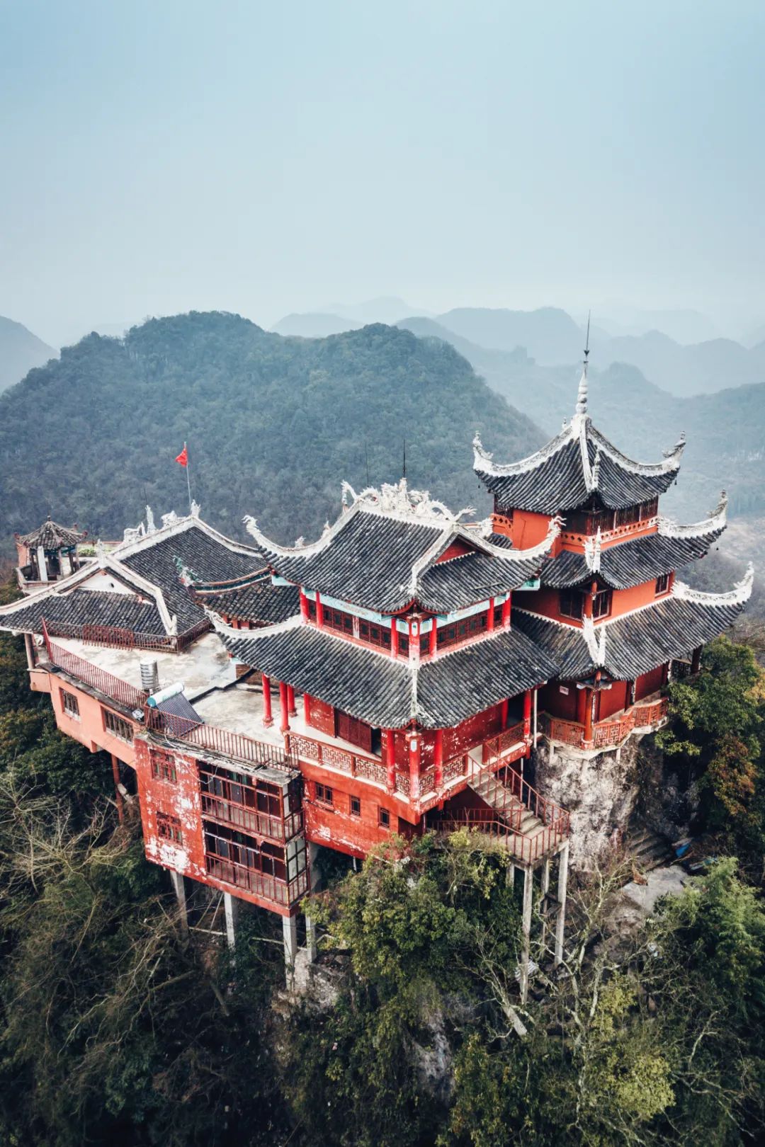 如何看懂中国第一山地省的多彩文化史诗？