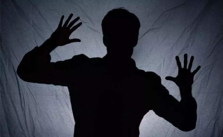 邻居精神出问题怎么办,我家邻居有个精神病我该怎么办