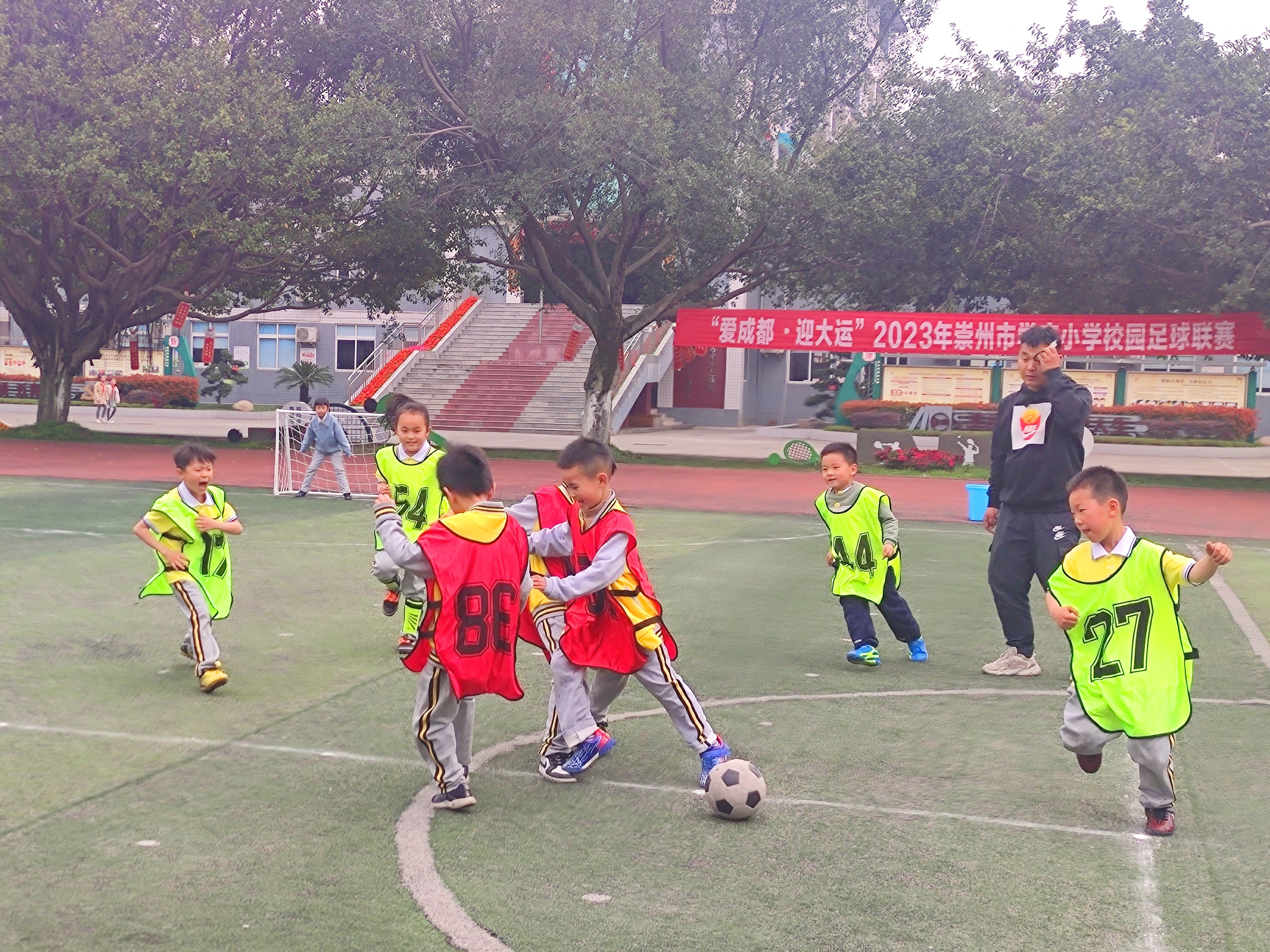 名校教育成就孩子一生品格,足球绿茵放飞梦想