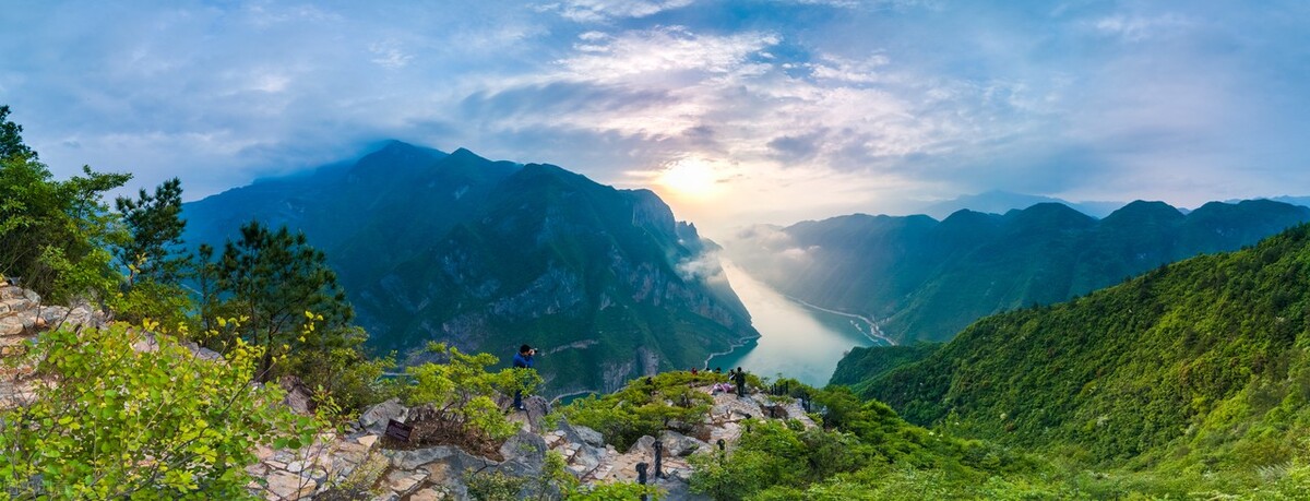 关于长江及三峡的壮丽景色的诗句,有关长江及三峡壮丽景色的古诗