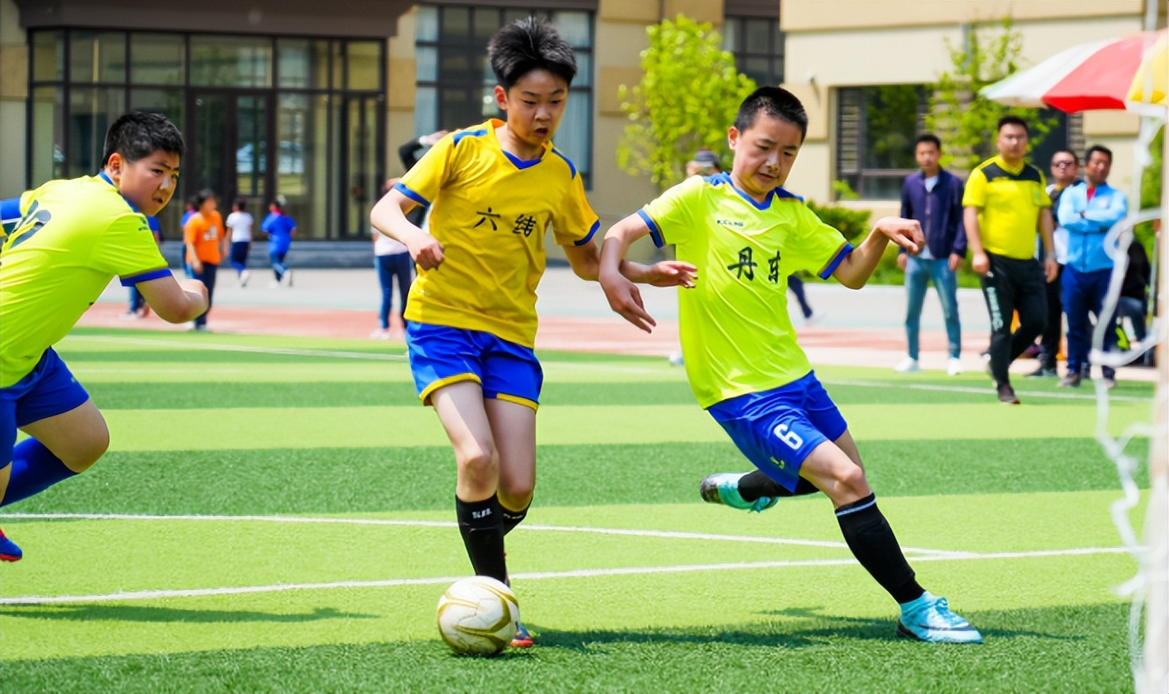 看！振兴区各小学率队出战！这群足球小将厉害了