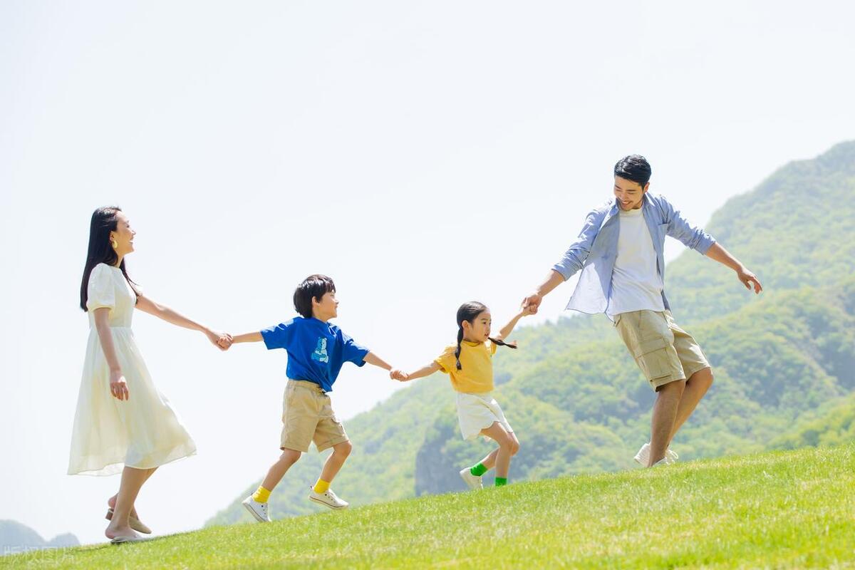 每天睡前10分钟陪孩子交流5个问题,睡前一小时坚持陪孩子做这件事