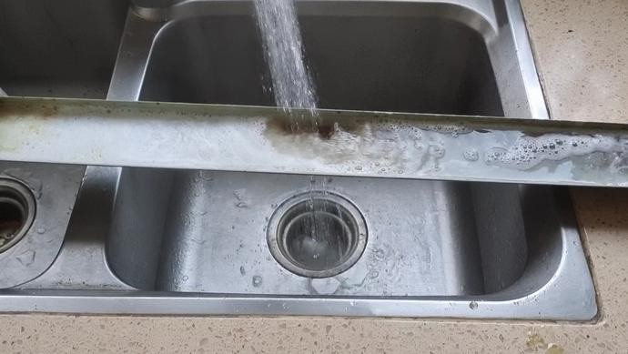 油烟机油盒清理小妙招看完不吃亏,油烟机长方形油盒怎么清洗