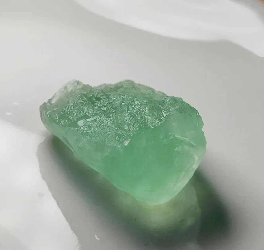 顶级奢华金绿宝石,十万能买什么样的祖母绿宝石