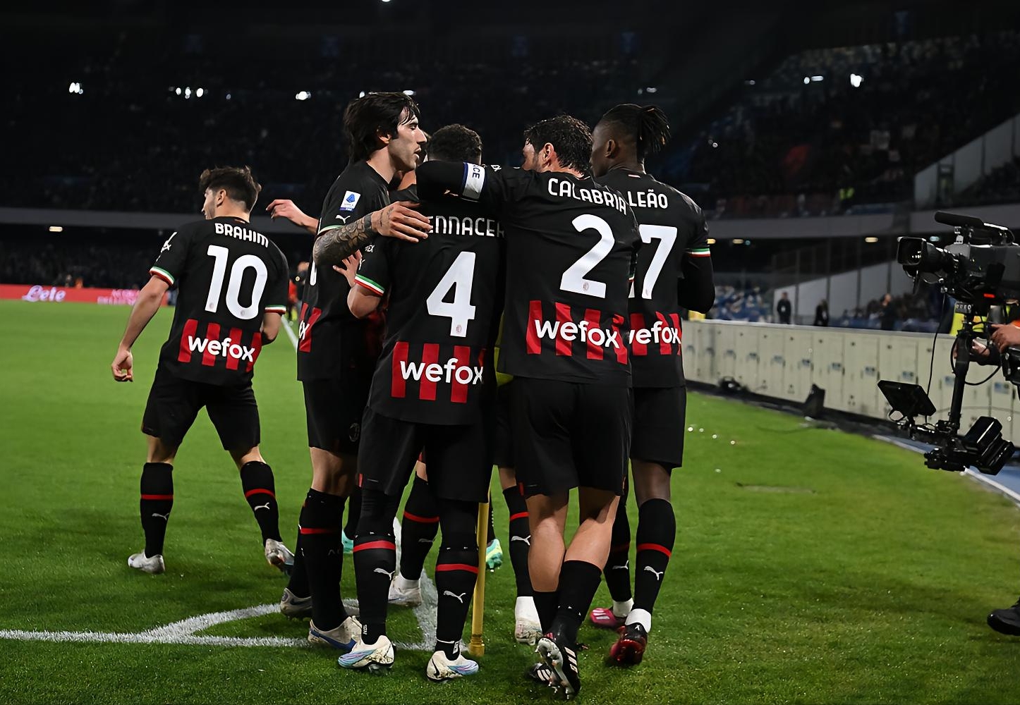 绌嗗竻琚仠璧涚綏椹幏杩炶儨,绌嗗竻娆у啝涓婇伃閲嶅垱